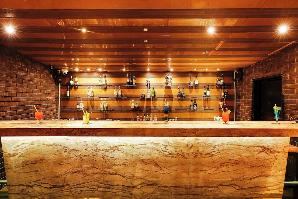 HOTEL ROOPA 8/63