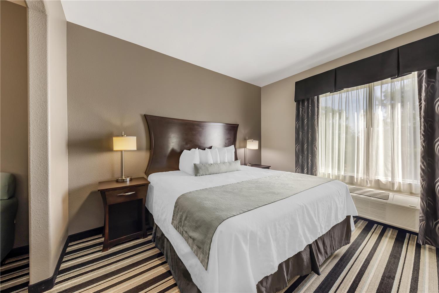 Best Western Plus Sand Bass Inn & Suites 25/52