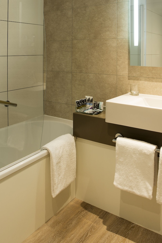 Mercure Paris Sud Les Ulis Courtaboeuf 30/68