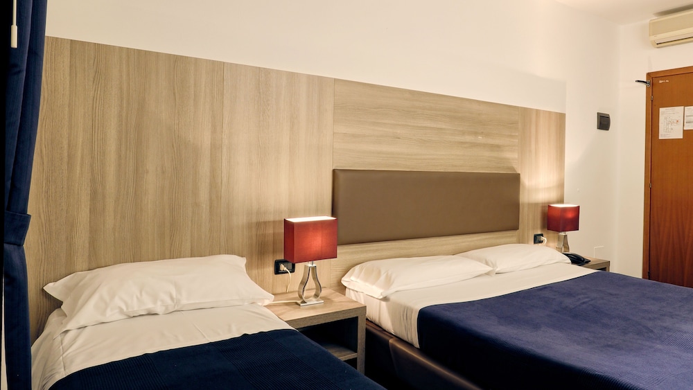 ROOM, TRIPLE