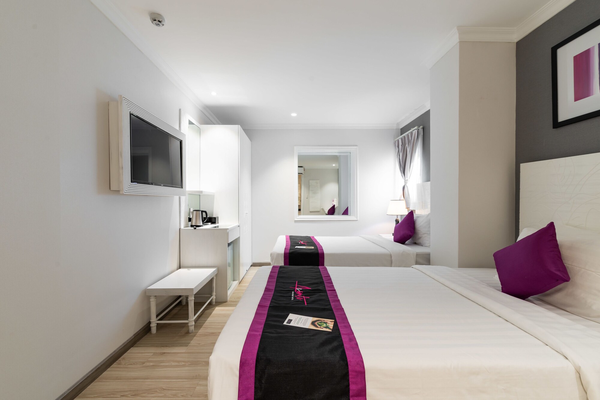 DELUXE, TWIN BEDS