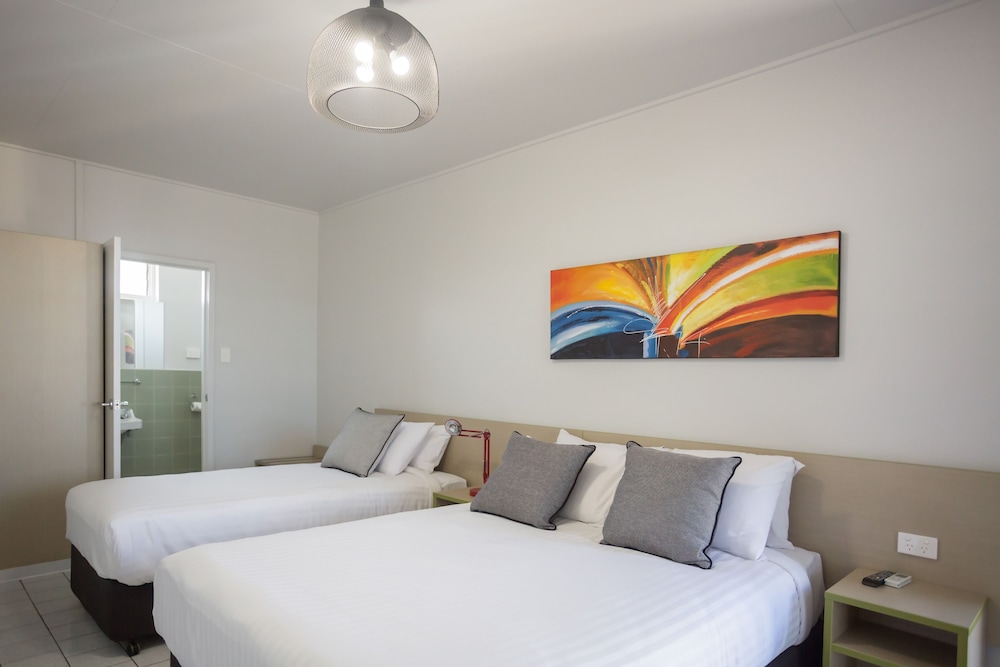 Emerald Star Hotel 8/52
