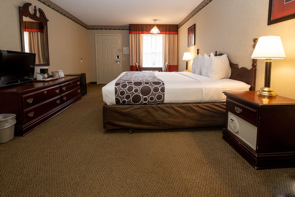 Hilltop Inn & Suites - North Stonington 12/60