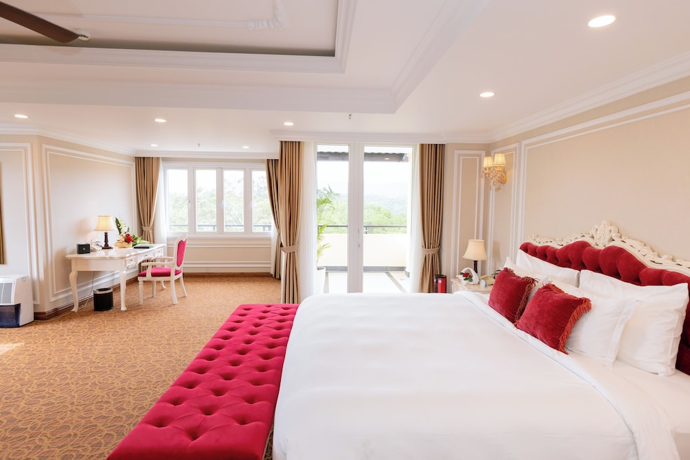 PRESIDENTIAL, SUITE