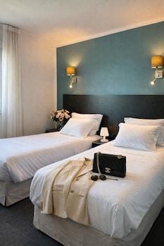 Comfort, Twin Beds, City View