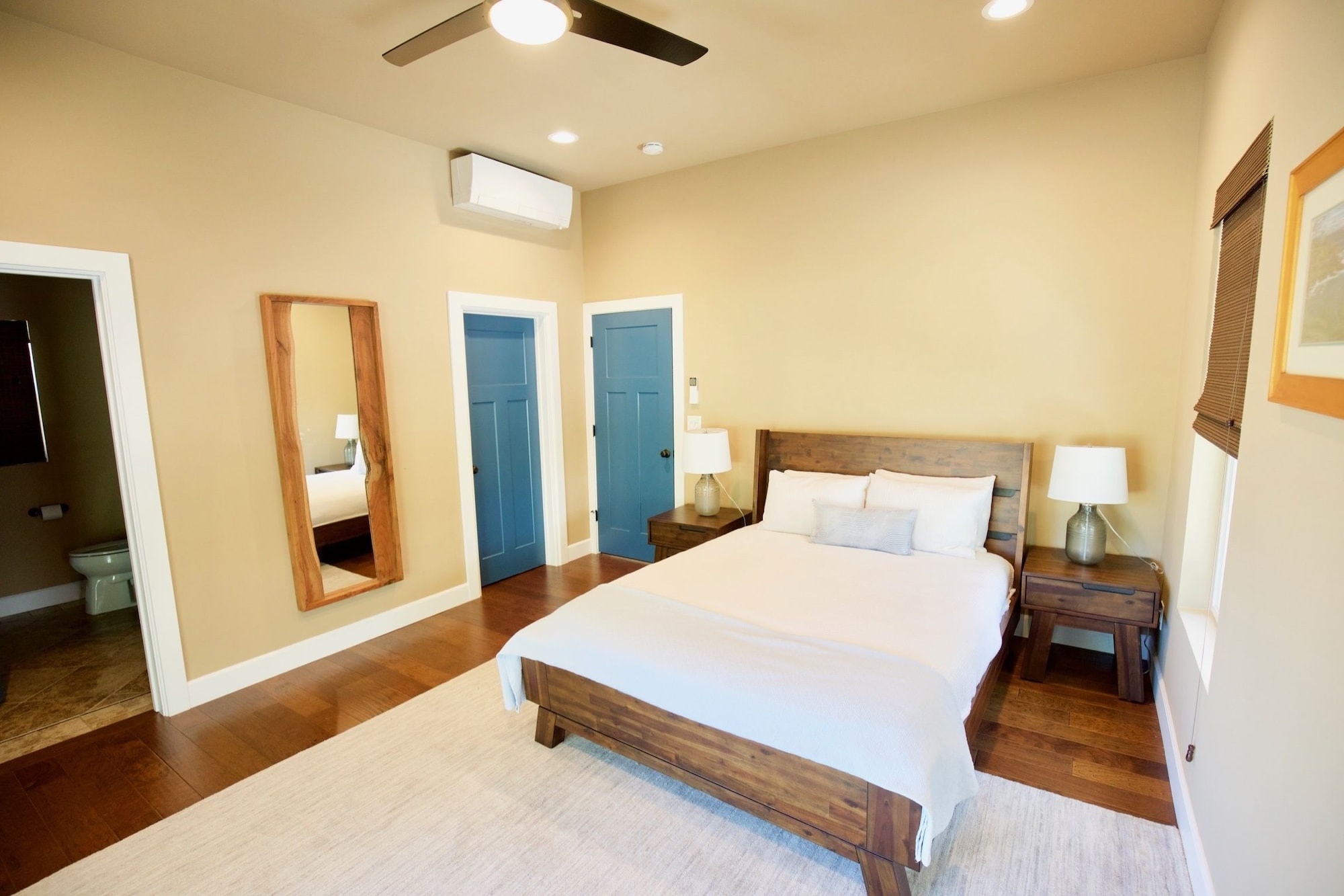 Estate, Lodge, Twin Beds, King and Queen Bed, Creek Side, Sofa
