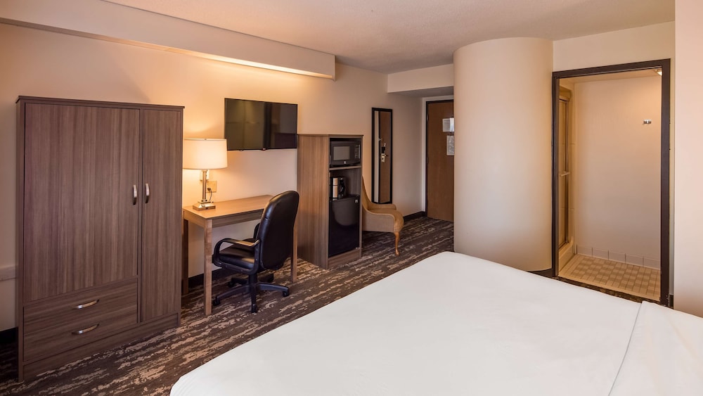 Charlevoix Inn Suites, SureStay Collection by Best Western 15/45