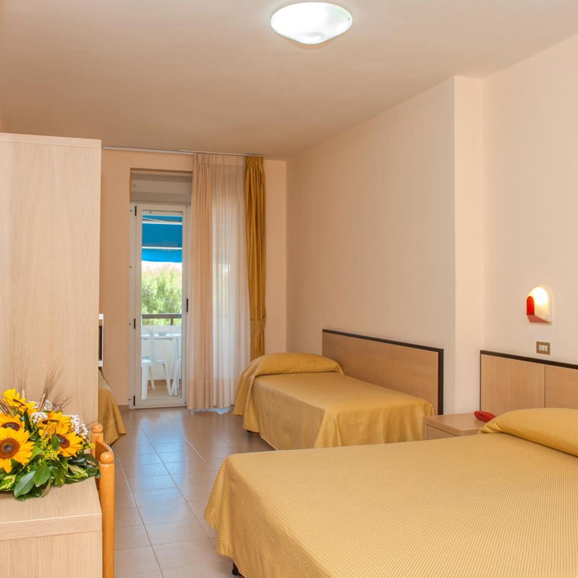 غرفة رباعية، Hotel Cristalda 2/9