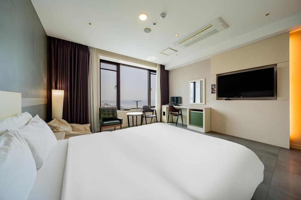 Ocean, Sunset, Suite, King Bed, Sunset View, Ocean View, Bathtub