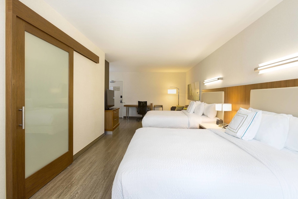 SpringHill Suites Orange Beach at The Wharf 23/66