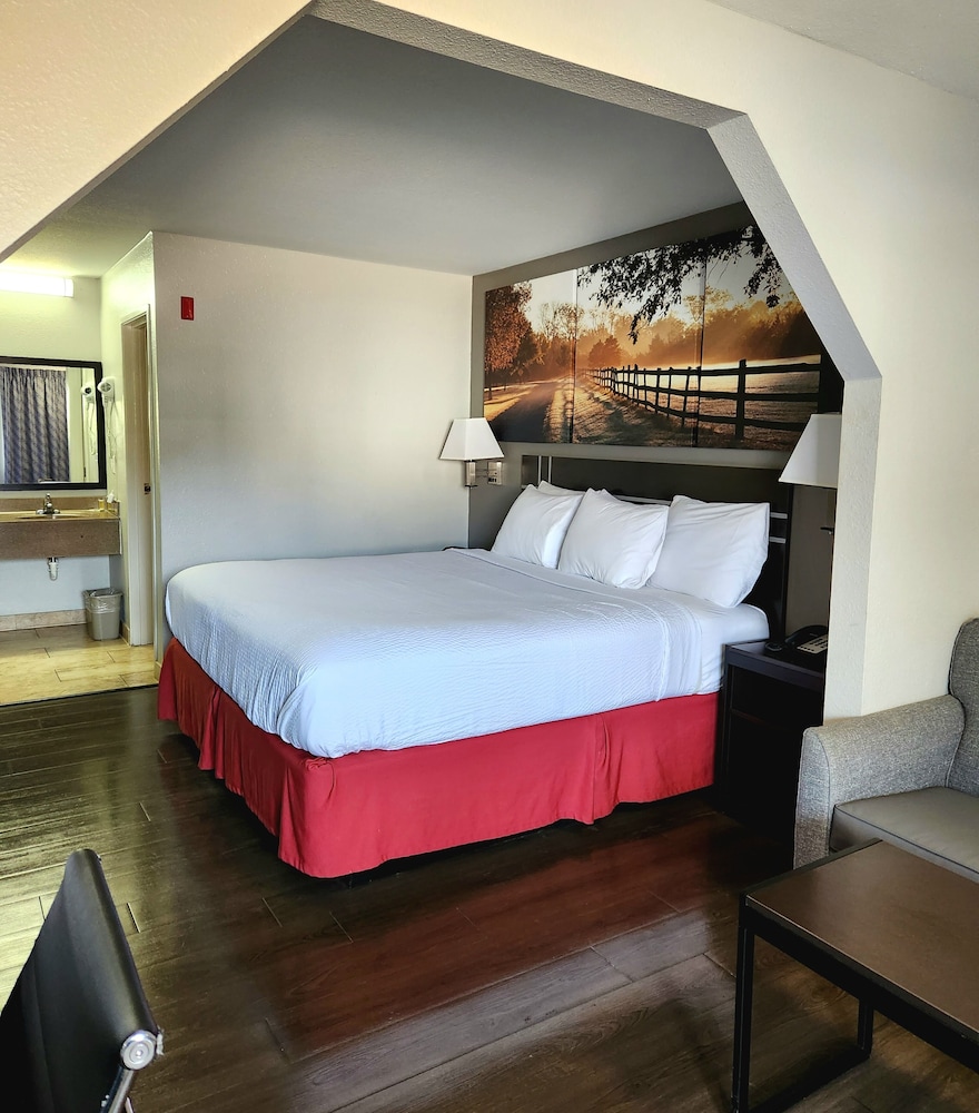 STUDIO, SUITE, KING BED