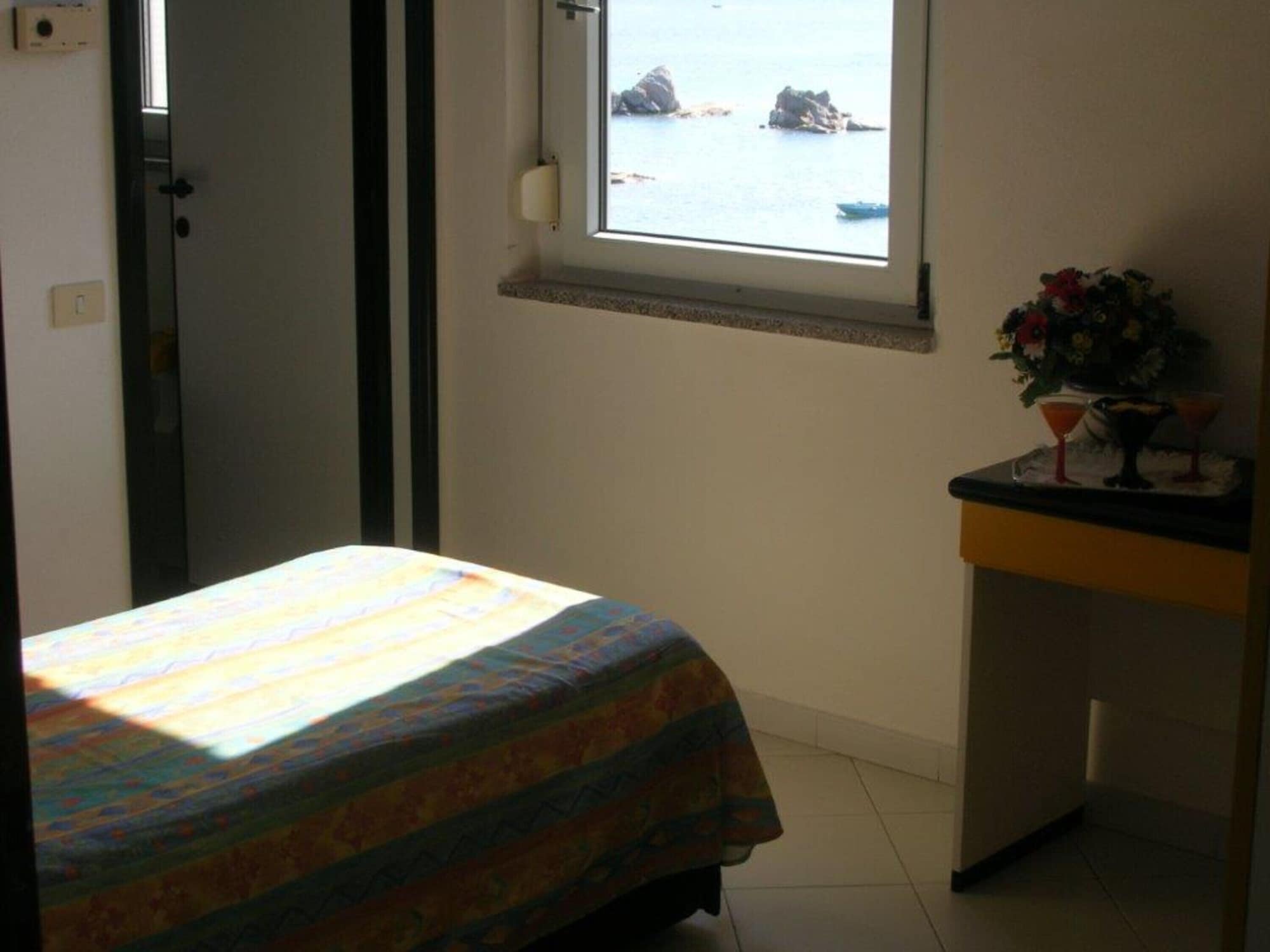 BASIC, SINGLE, SINGLE BED