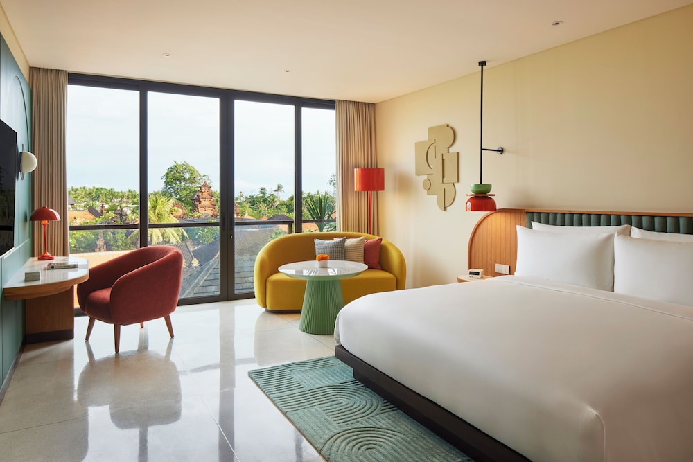 Room, King Bed, Resident View