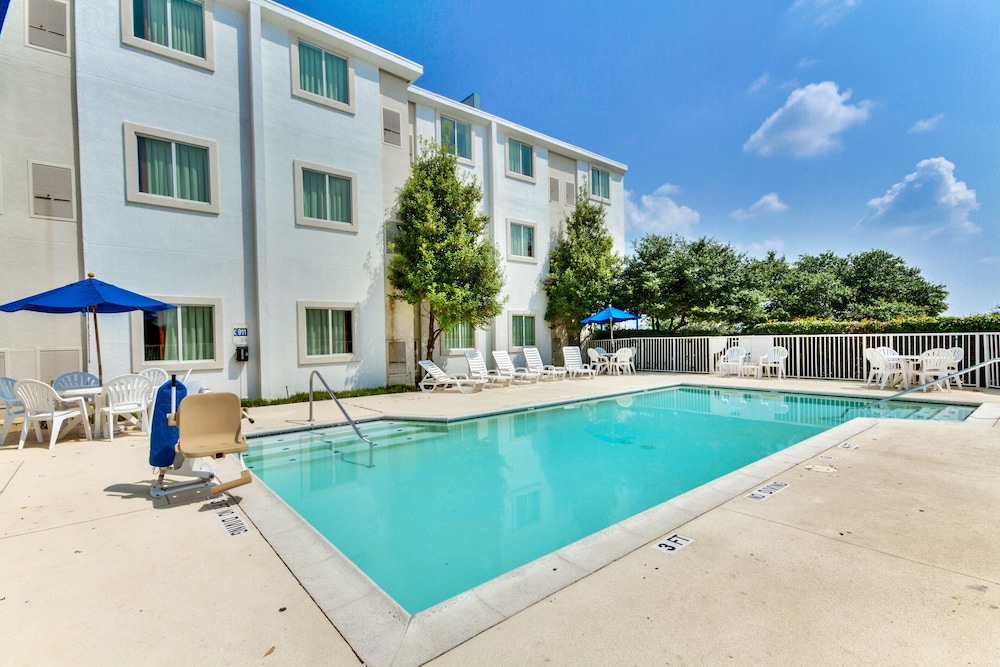 Motel6 Lewisville, TX - Dallas 8/48