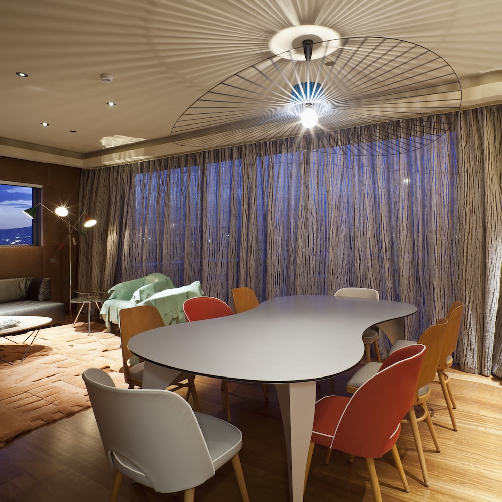 New Hotel 60/61