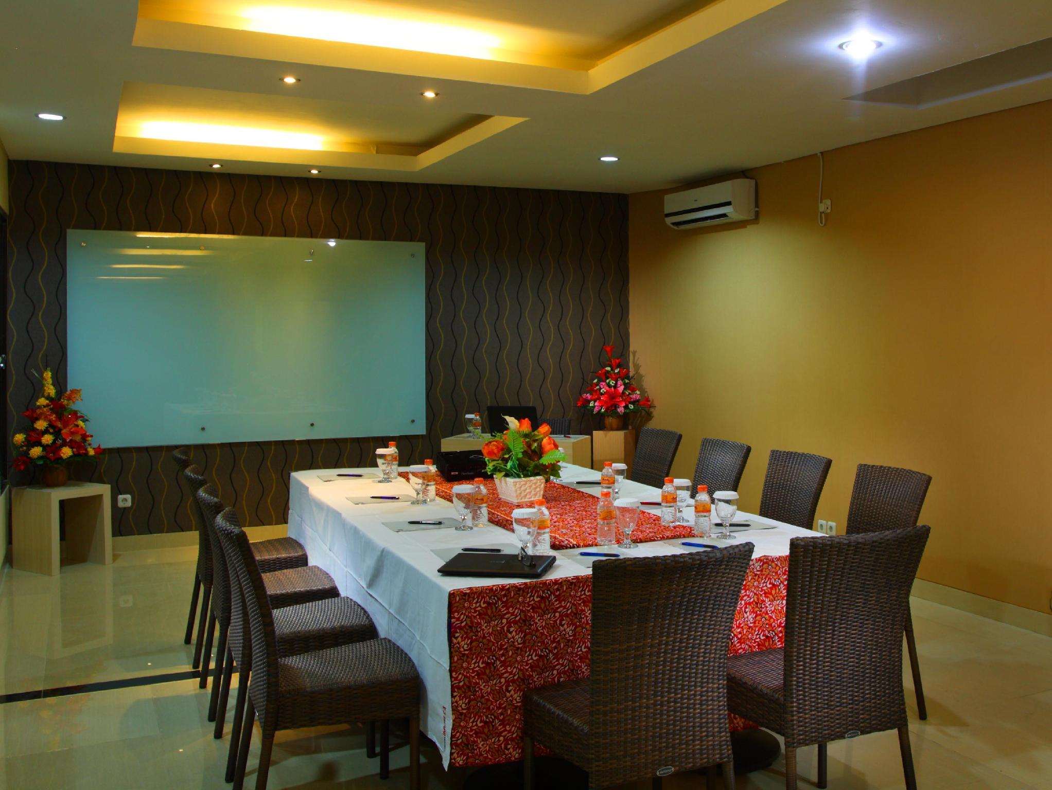 Sumi Hotel Simpang Lima Semara 30/32