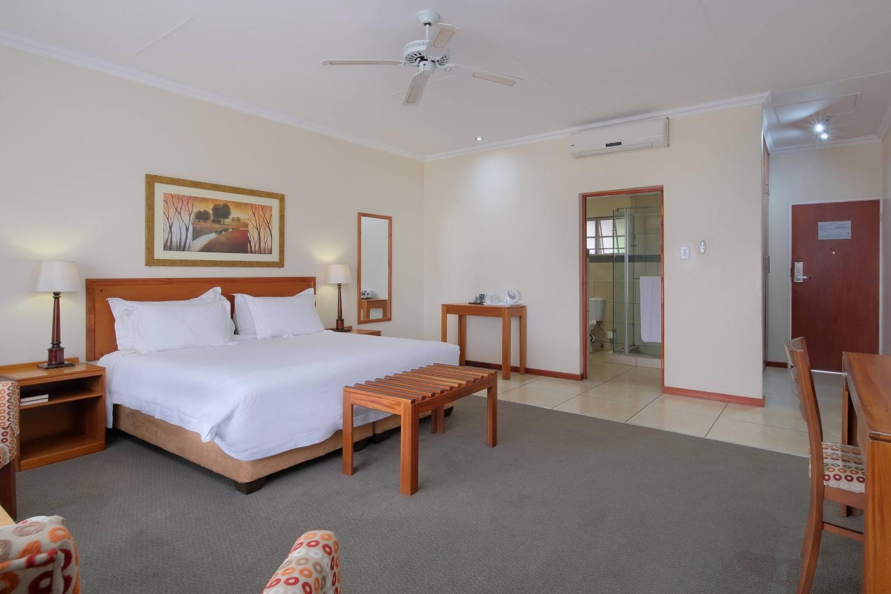 Golf, Chalet, Twin Beds, Golf Course View