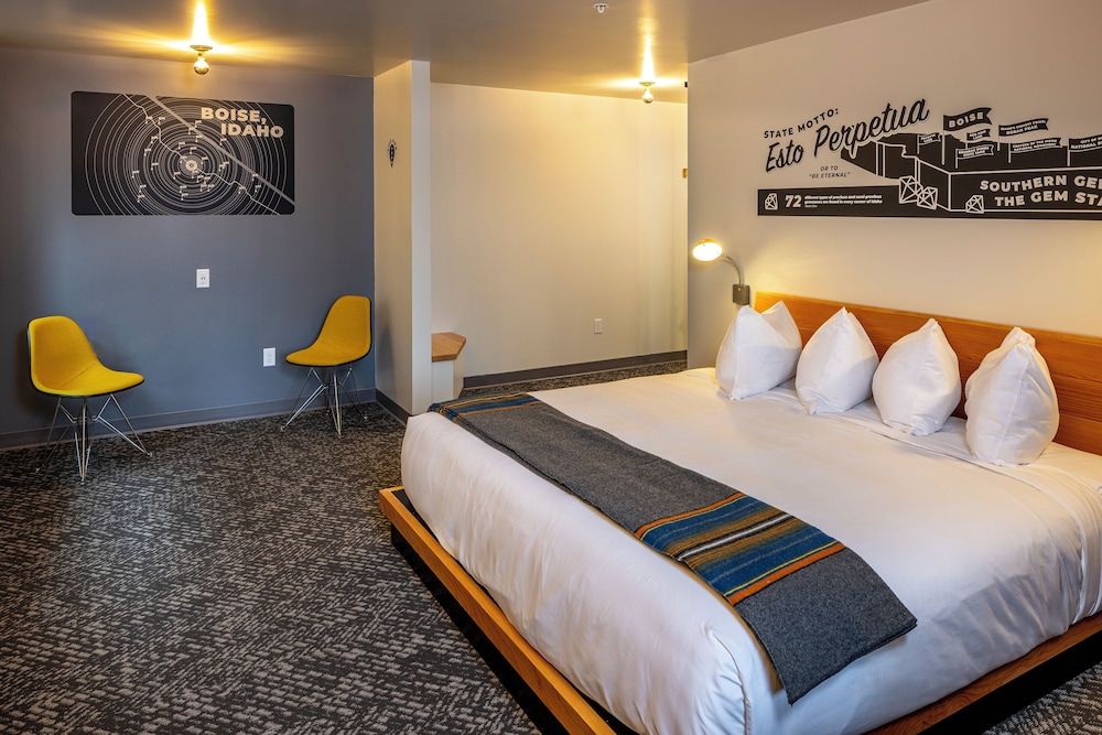 Cottage, Suite, King Bed, Sofa, Corner