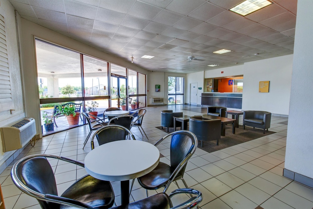 Executive Inn & Suites Hobby 19/29