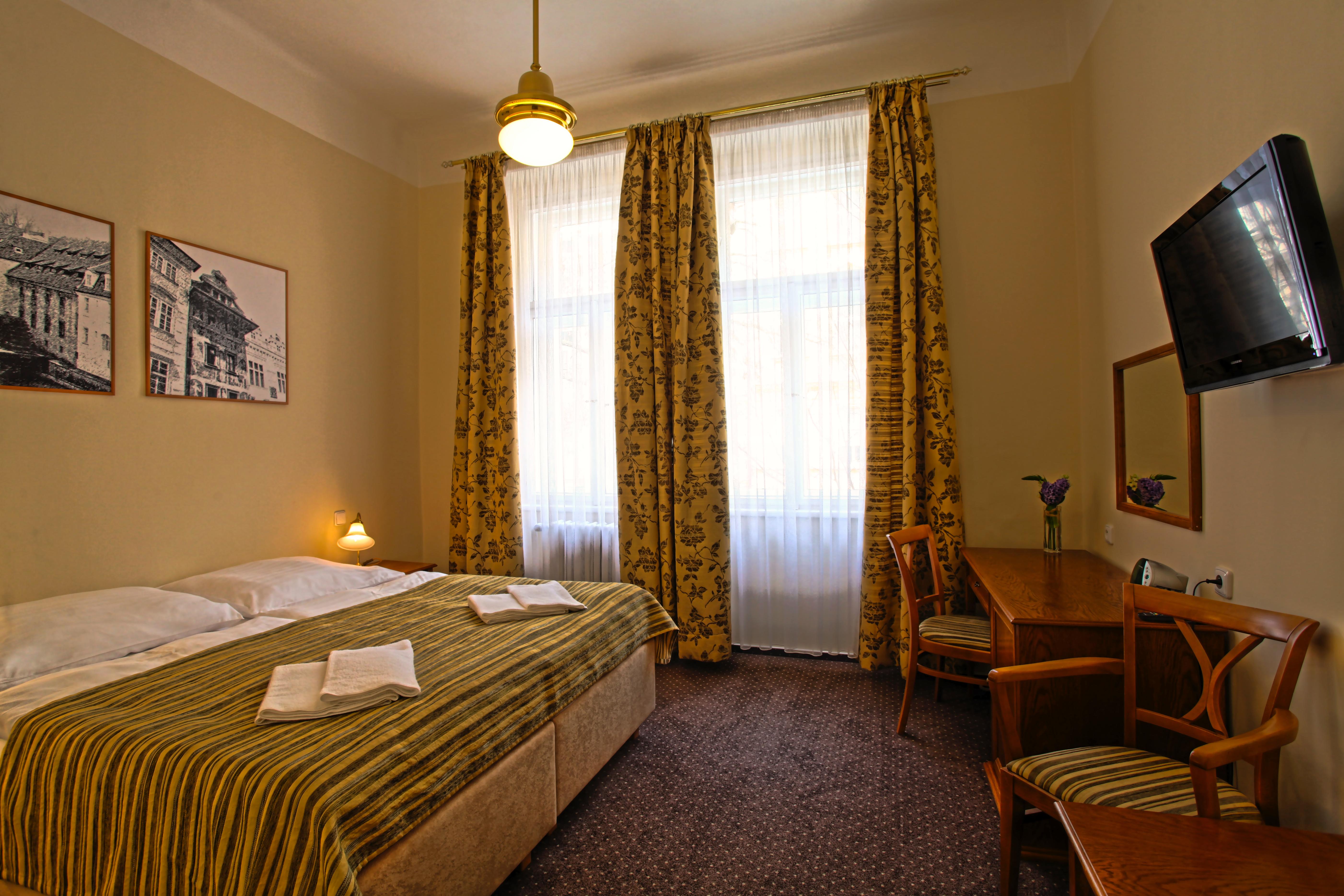 Room, Double or Twin Bed
