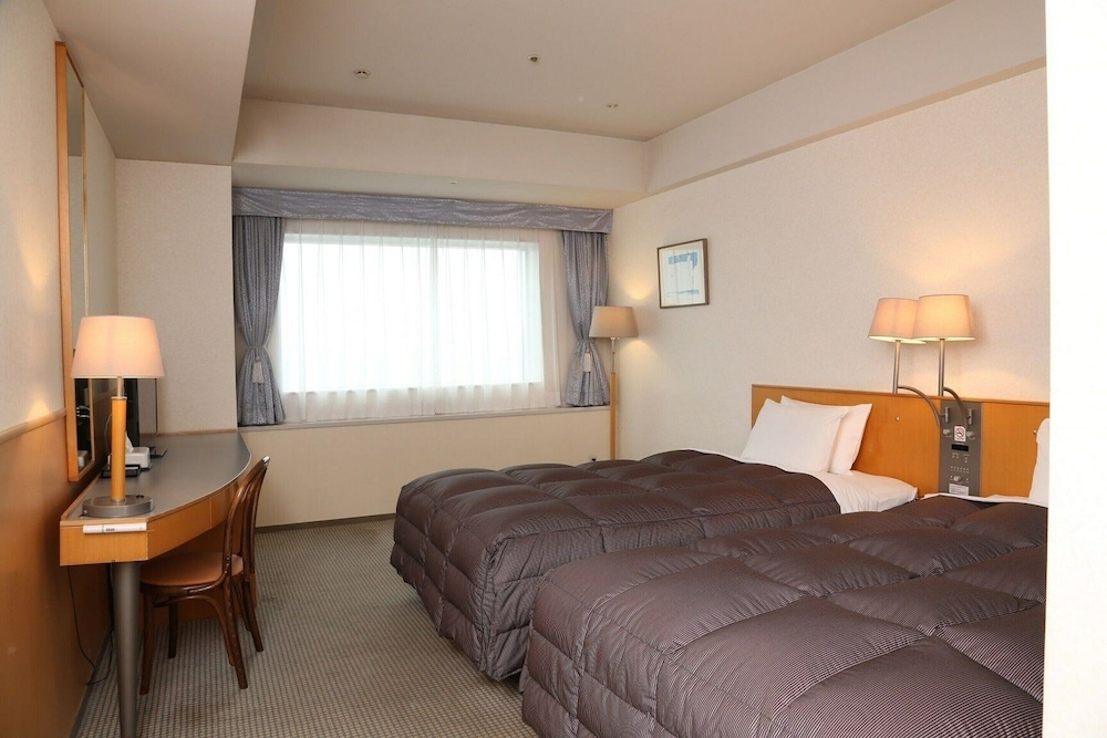 FAMILY, TWIN BEDS