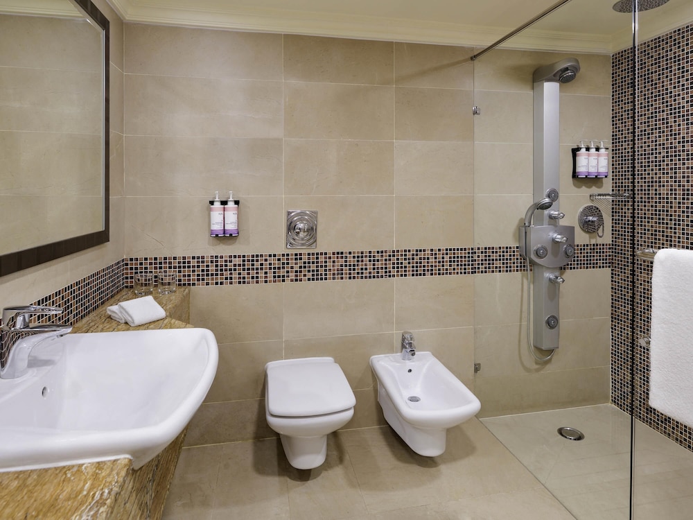 1 BEDROOM, SUITE