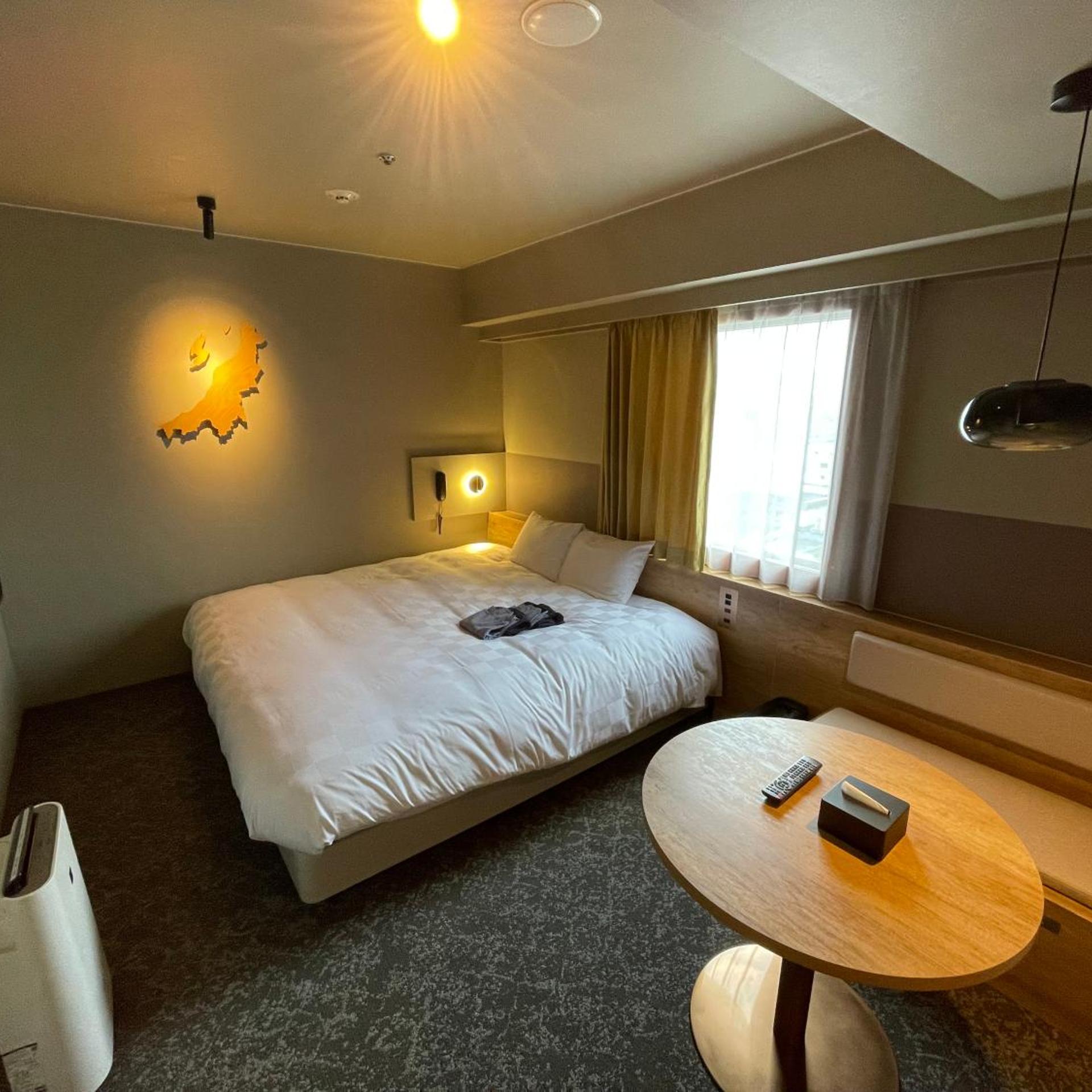 Hollywood, Double Bed