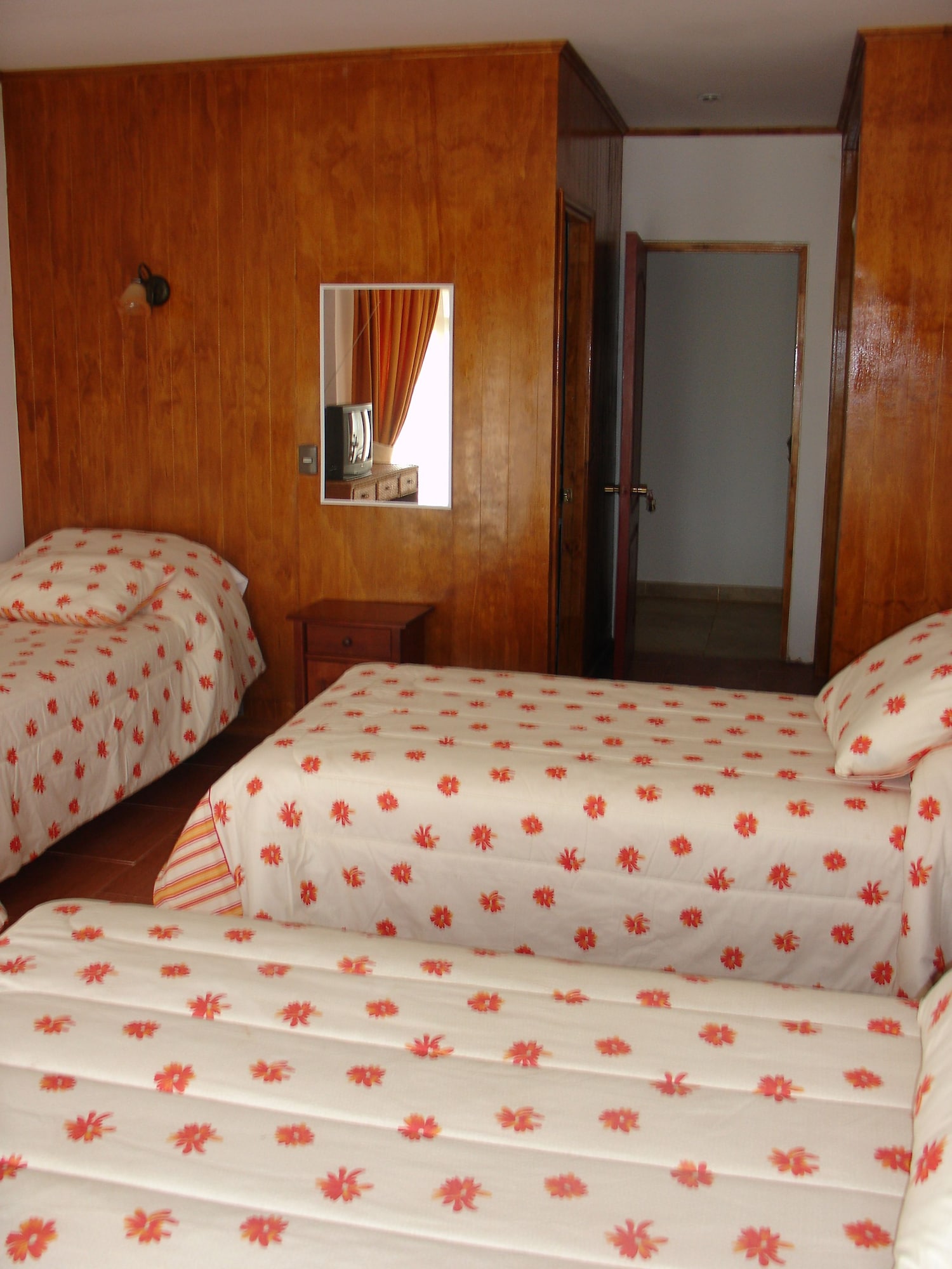 Superior, Triple, 1 Queen and 1 Single Bed, Sea View, Hotel Victoria 3/4