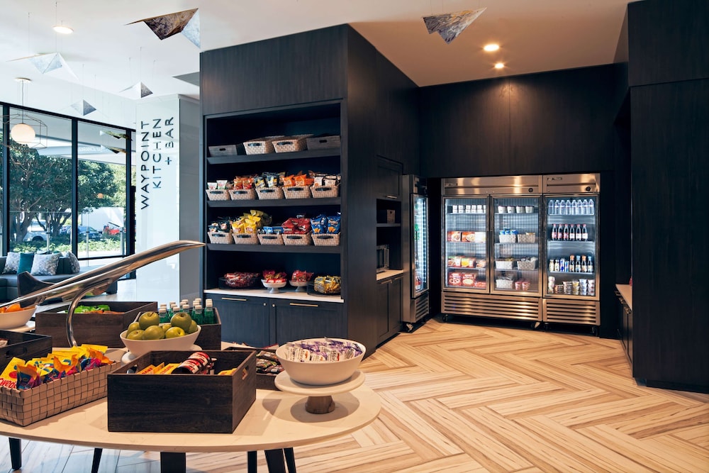 H Hotel Los Angeles, Curio Collection by Hilton 29/59