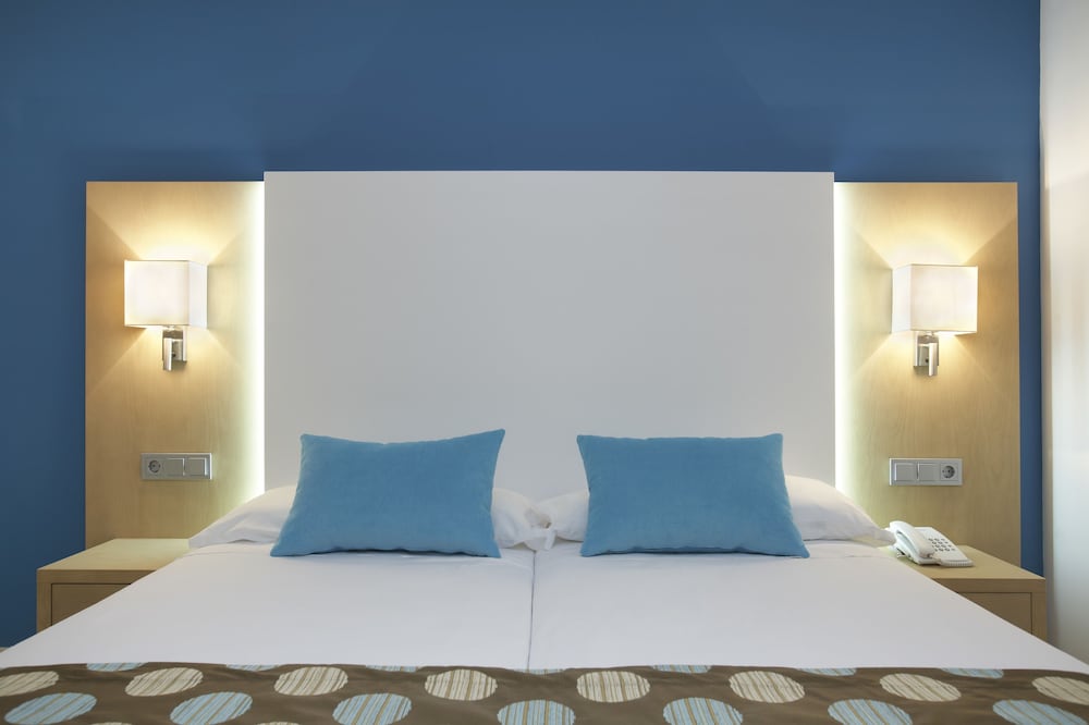 Universal Hotel Marques 17/75