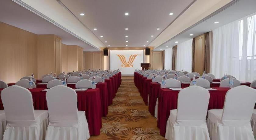 Vienna Hotel (North Square of Chengdu North Railway Station) 45/50
