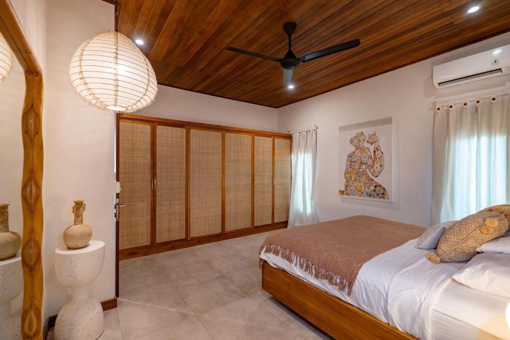 Castaway Resort 7/48