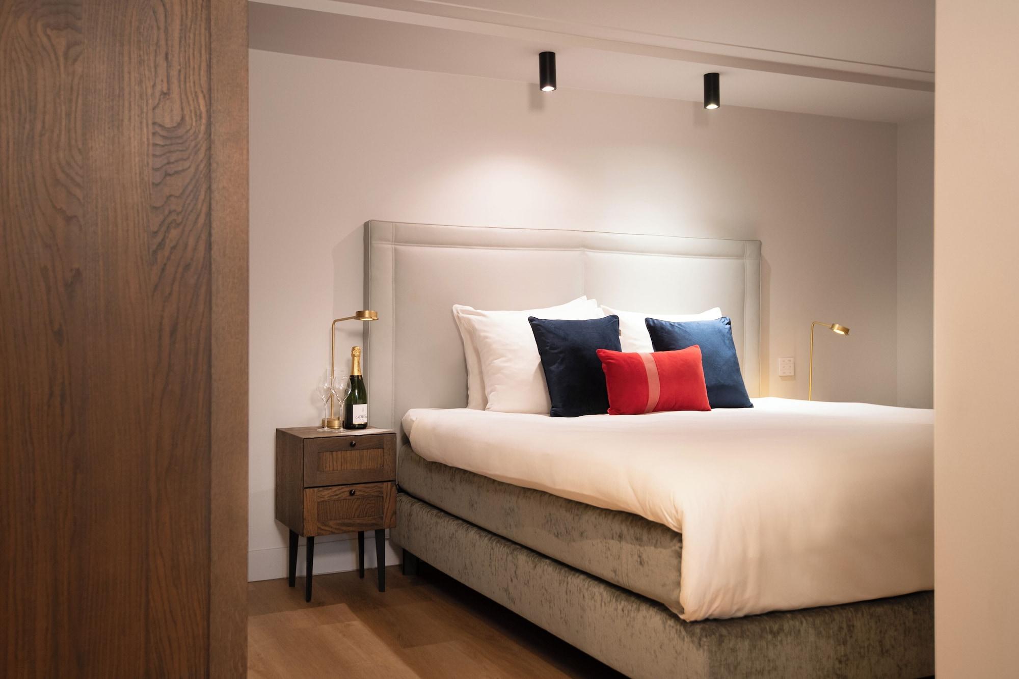 Luxury, Suite
