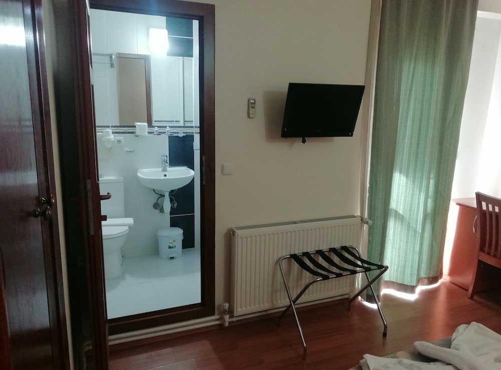 AVE MARIA HOTEL 52/65