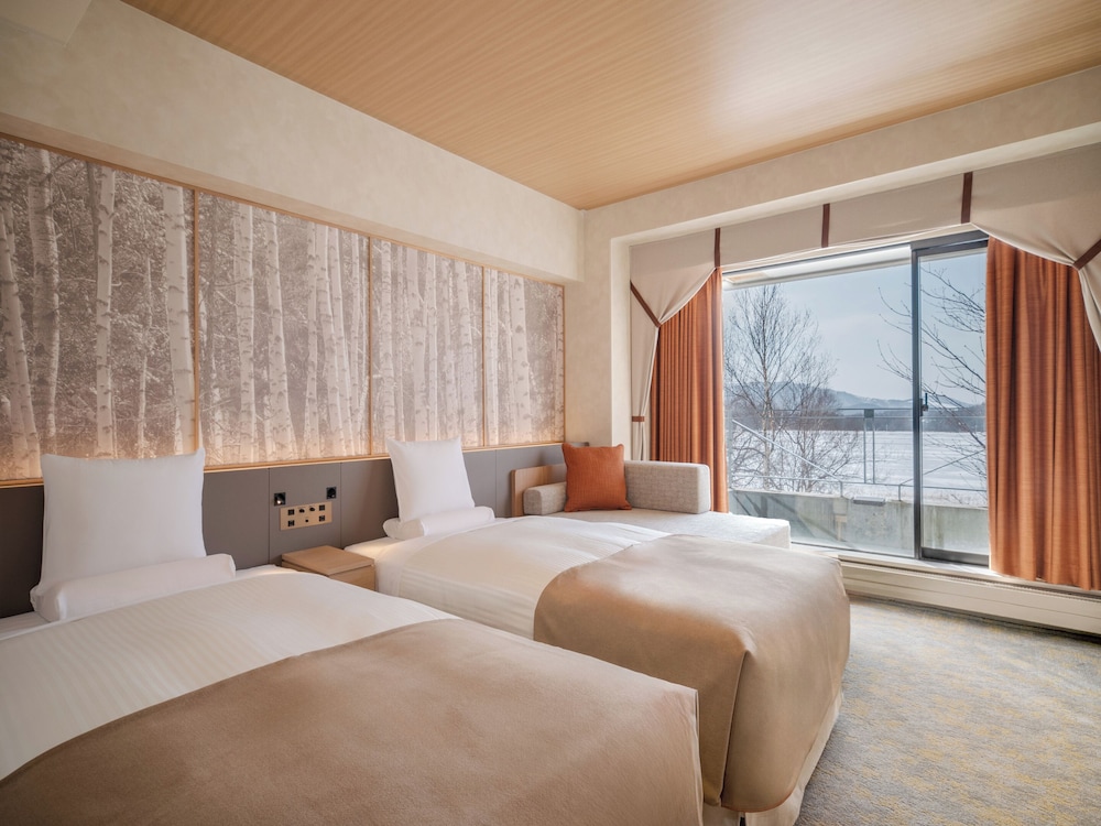 Deluxe, Twin Beds, Sofa