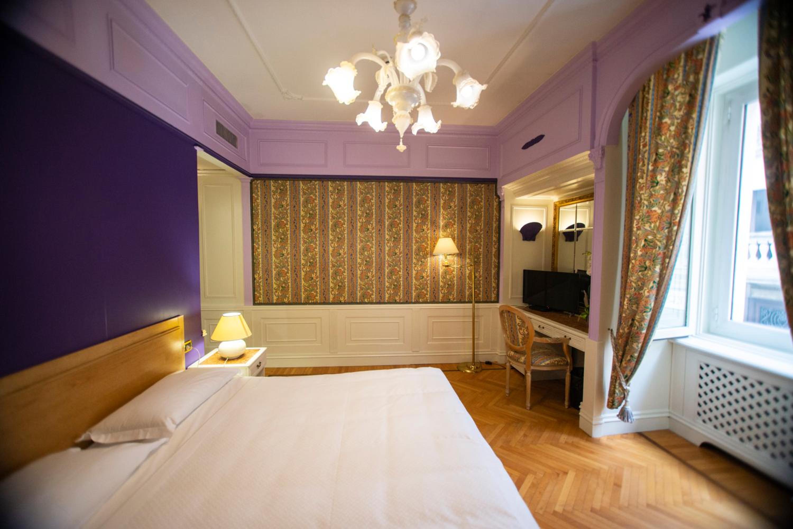 Superior, Queen Bed