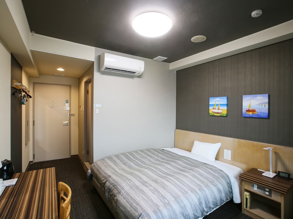 ROOM, DOUBLE BED, SMOKING