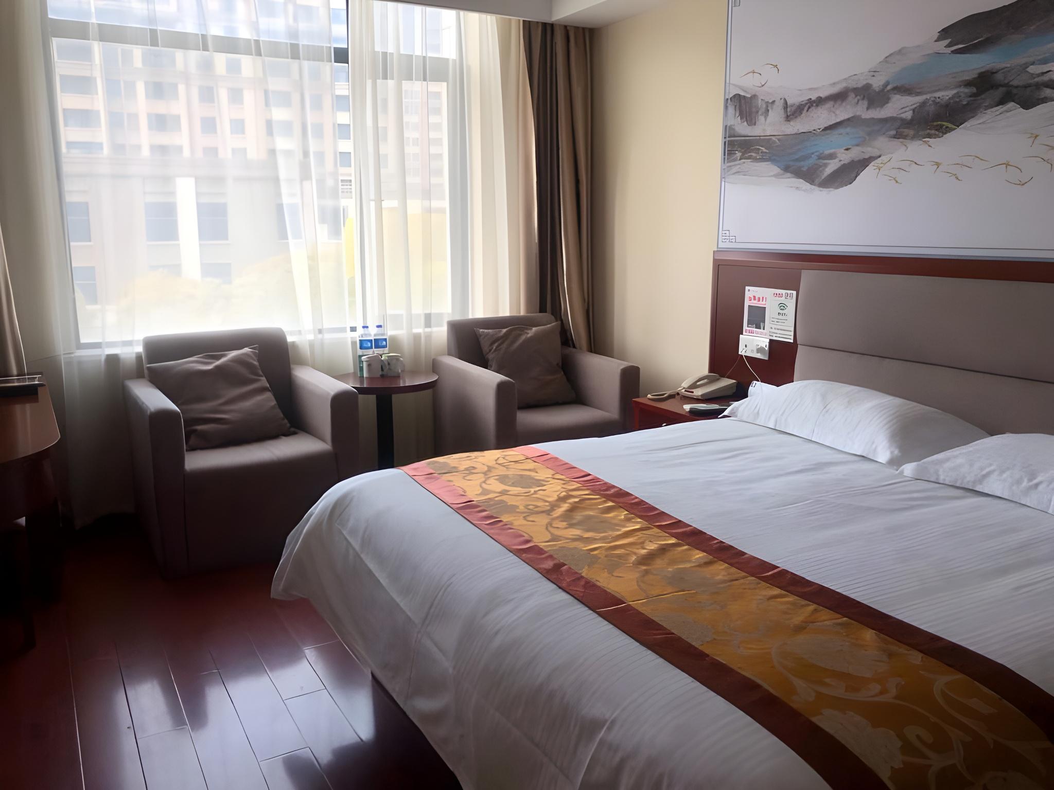 SUPERIOR, QUEEN BED