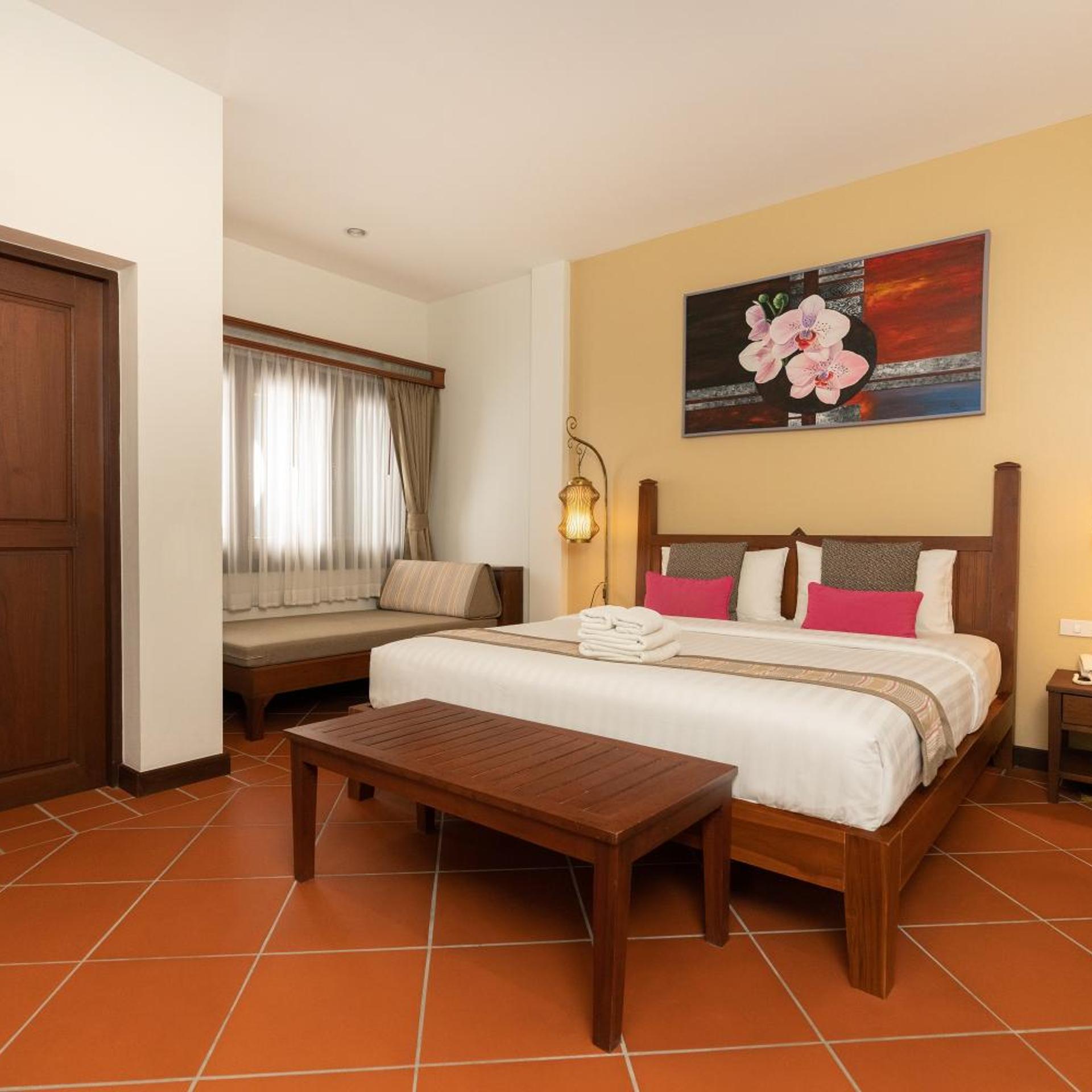 Super, Deluxe, King Bed, Pool View