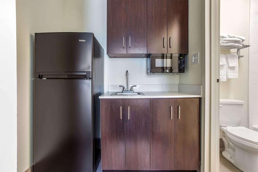 Days Inn and Suites by Wyndham Oxford 15/27