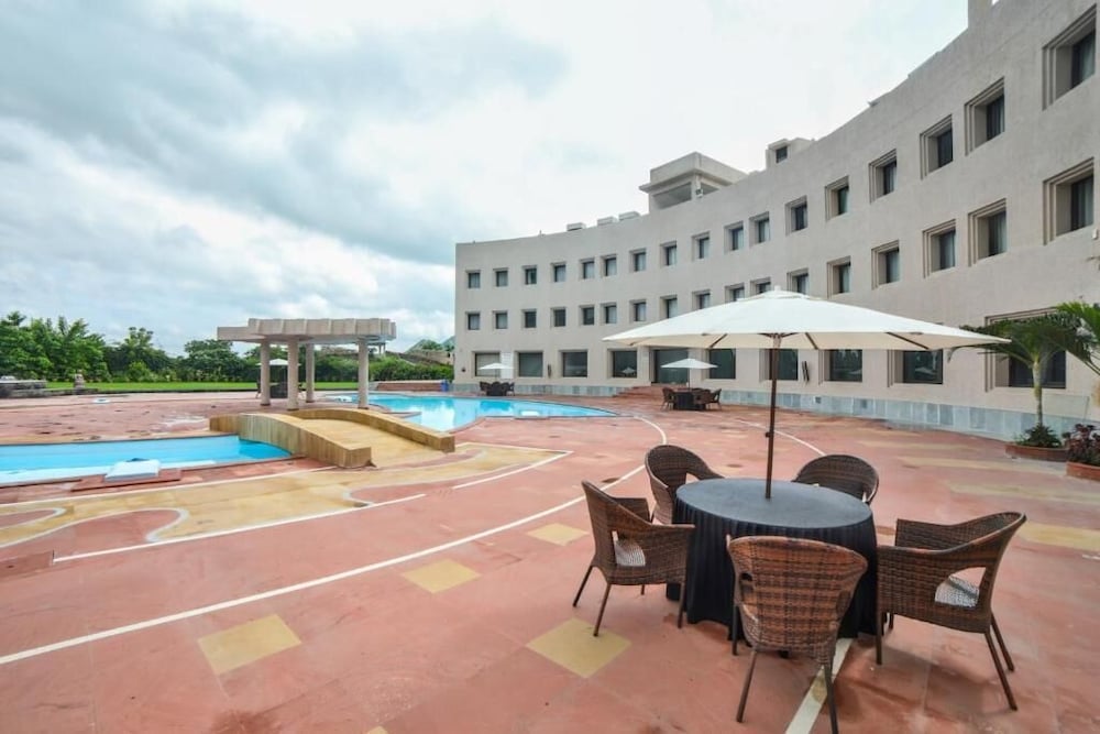 Spectrum Resort, Spa & Convention 42/48