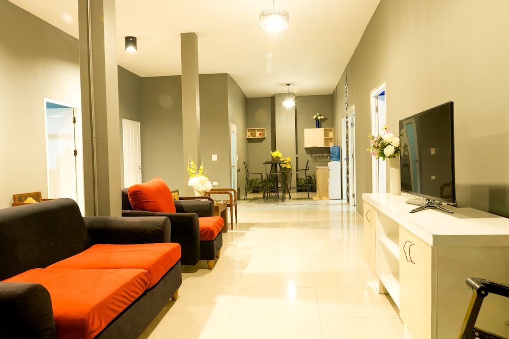 Iris Hostel 30/40