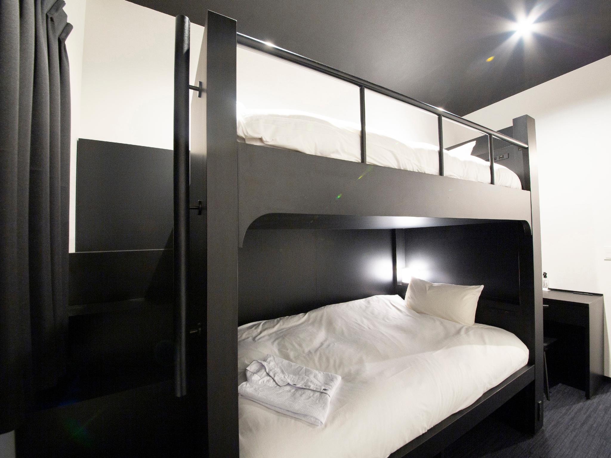 1 Bedroom, Bank, Twin Beds