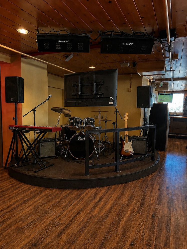 Topaz Lodge 27/58