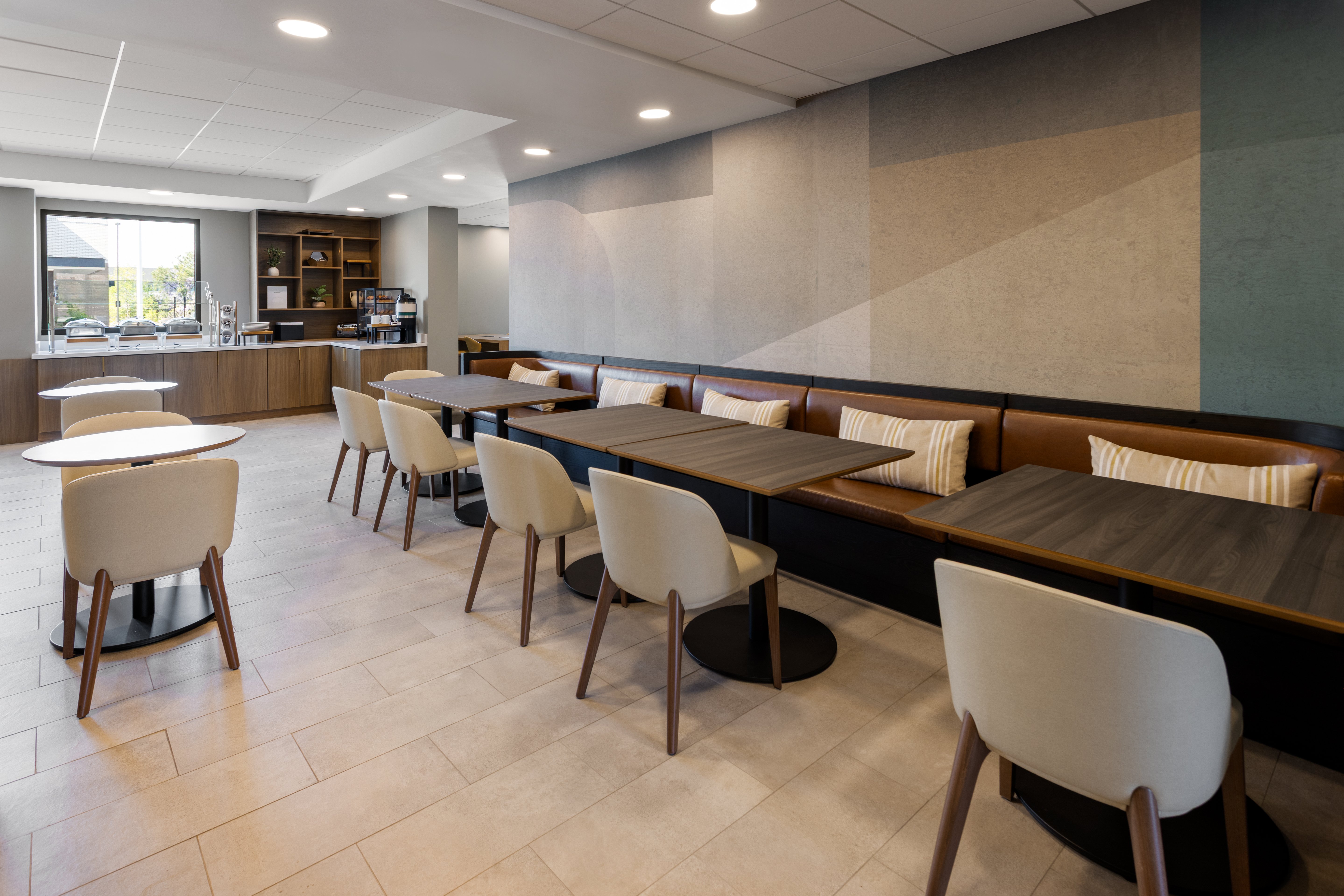 Holiday Inn & Suites Columbia NE - Ft Jackson Area by IHG 26/38