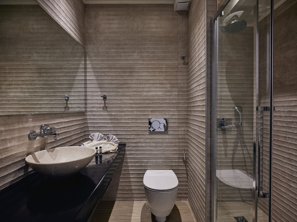 Prima, Suite, King Bed, Panoramic Sea View, Sofa، Prima Vista Beachfront Boutique Hotel 3/3
