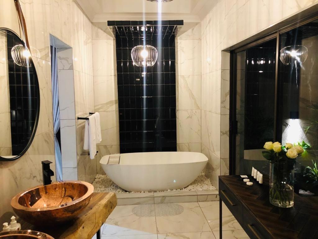 Lira Boutique Lodge 41/44