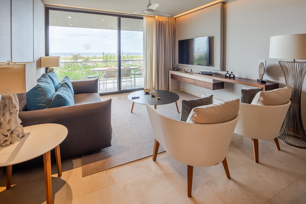 The Club at Solaz Luxury Villas 51/70
