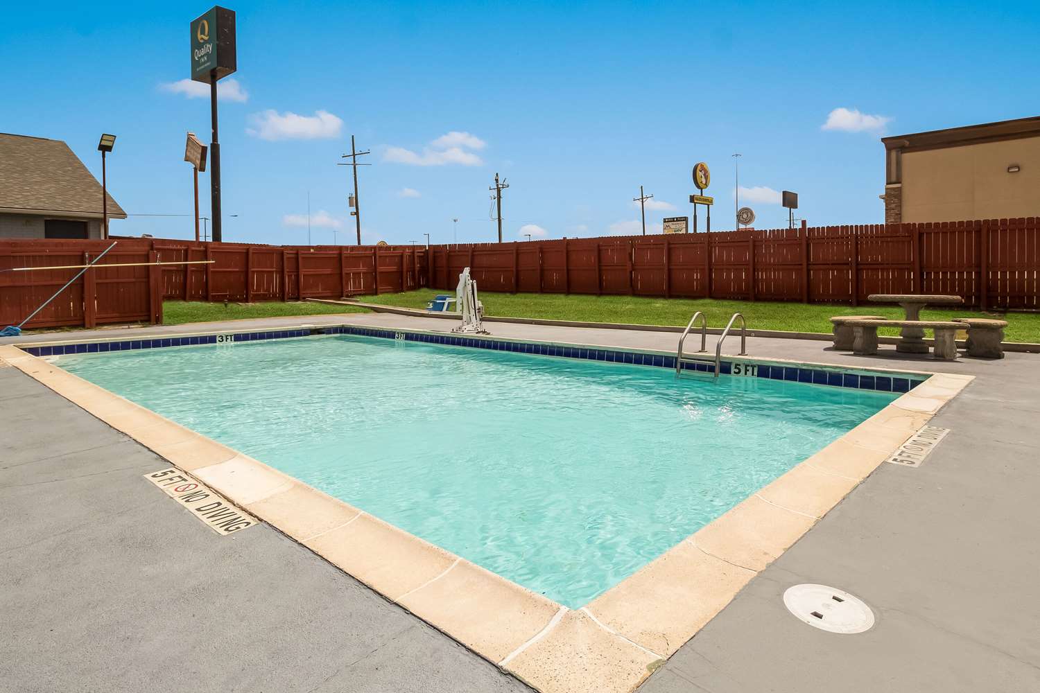 Quality Inn Madisonville TX 40/41
