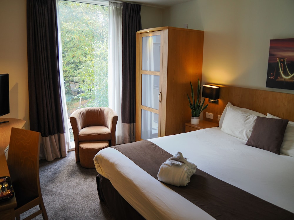 STANDARD, QUEEN BED